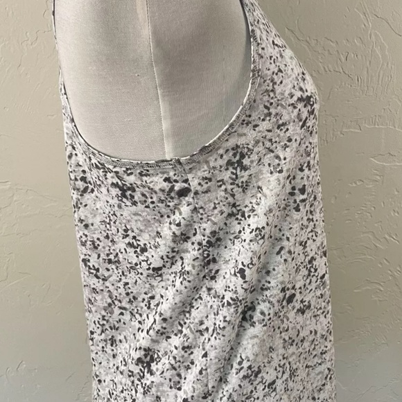 Athleta breezy tank - Picture 3 of 5